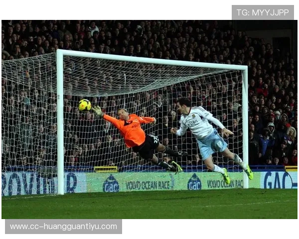 “扑救球”判罚中的细节难点解析：何时认定守门员获利于扑救？