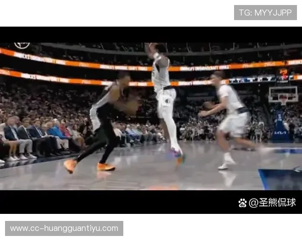 文班亚马无球跑动增加对位优势 拉开内线防守空间