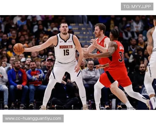 约基奇季后赛高效挡拆组织拉开球队进攻差距