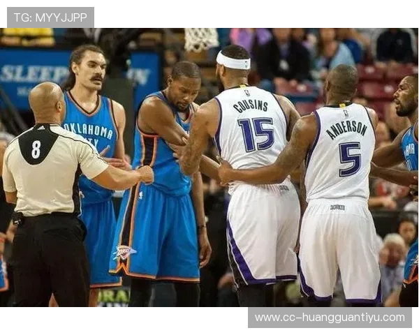 群体冲突中的犯规判罚标准为何常被误解？揭秘裁判判罚细节