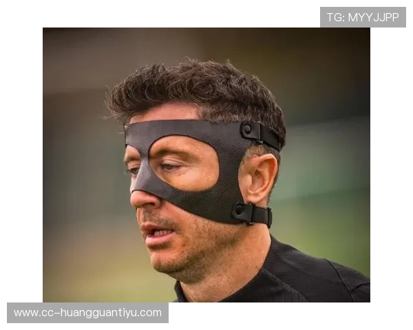 莱万训练完回家还要给老婆孩子做饭？