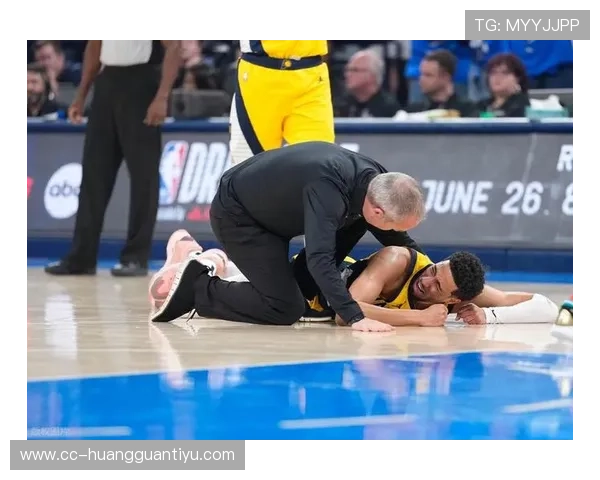 哈利伯顿无球跑动制造错位，拉开空间提升步行者进攻效率